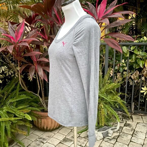 🍍3/$15🍍 Puma Gray Hooded Active Top - Picture 4 of 10